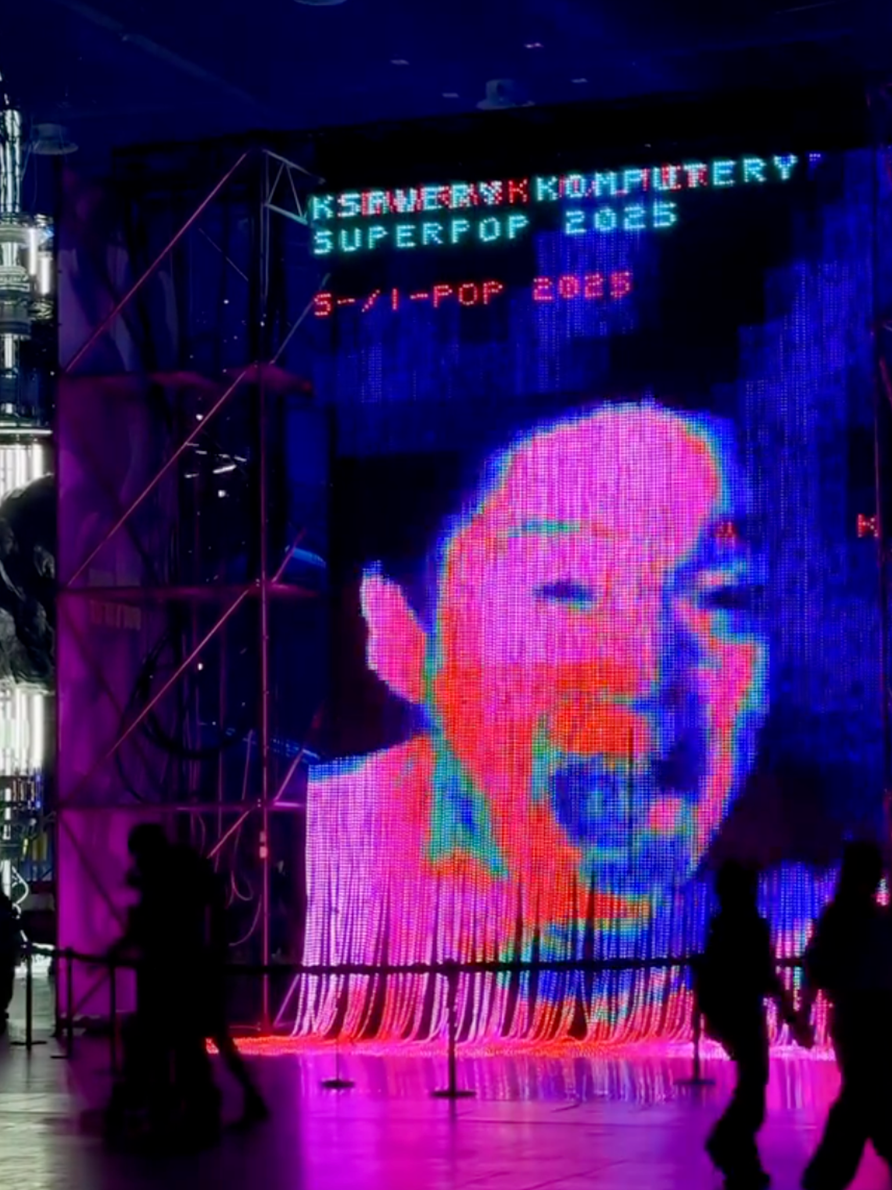 Ksawery Komputery – Hyper-interactive portraiture at scale